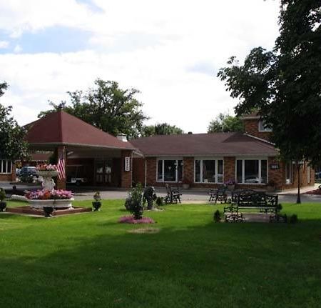 Ivy Rose Motor Inn Виндзор Экстерьер фото