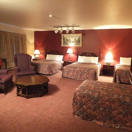 Ivy Rose Motor Inn Виндзор Экстерьер фото