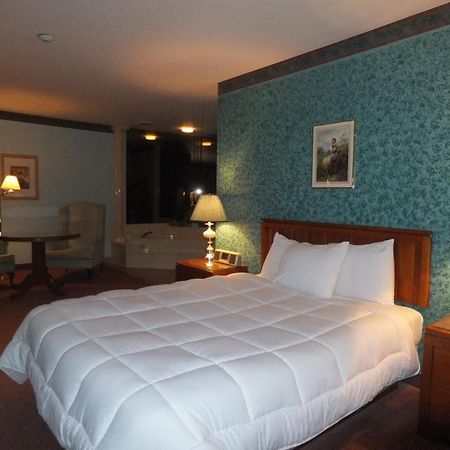 Ivy Rose Motor Inn Виндзор Экстерьер фото