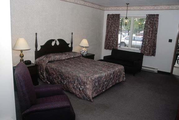 Ivy Rose Motor Inn Виндзор Экстерьер фото